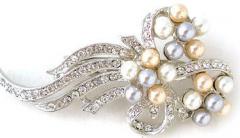 Large Pearl brooch