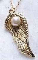 Angel Wing & Pearl Necklace Gold